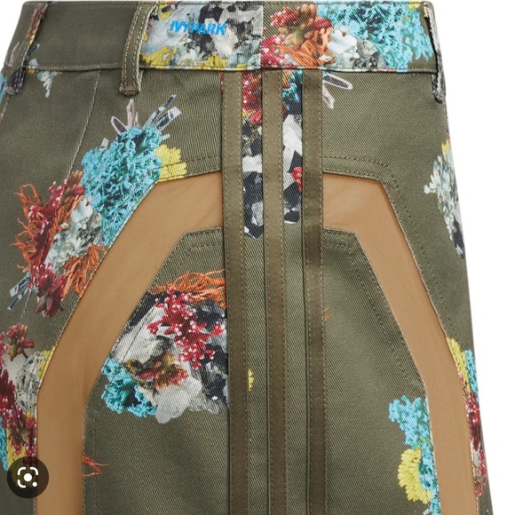 IVY PARK x ADIDAS | ⭐️ HOST PICK ⭐️ MINI SKIRT CRYSTAL FLORAL DARK KHAKI - Picture 12 of 15